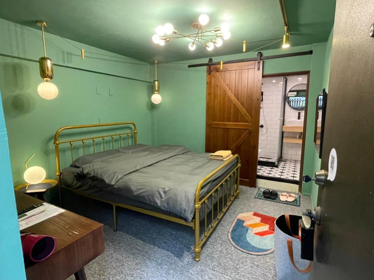 Hinoki Mansion Hostel Tainan Bagian luar foto