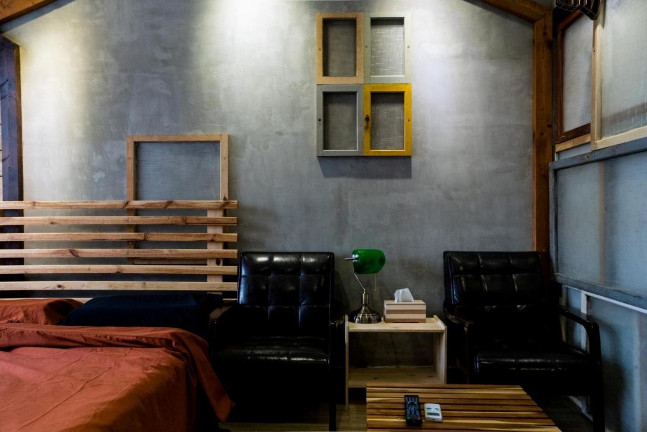 Hinoki Mansion Hostel Tainan Bagian luar foto