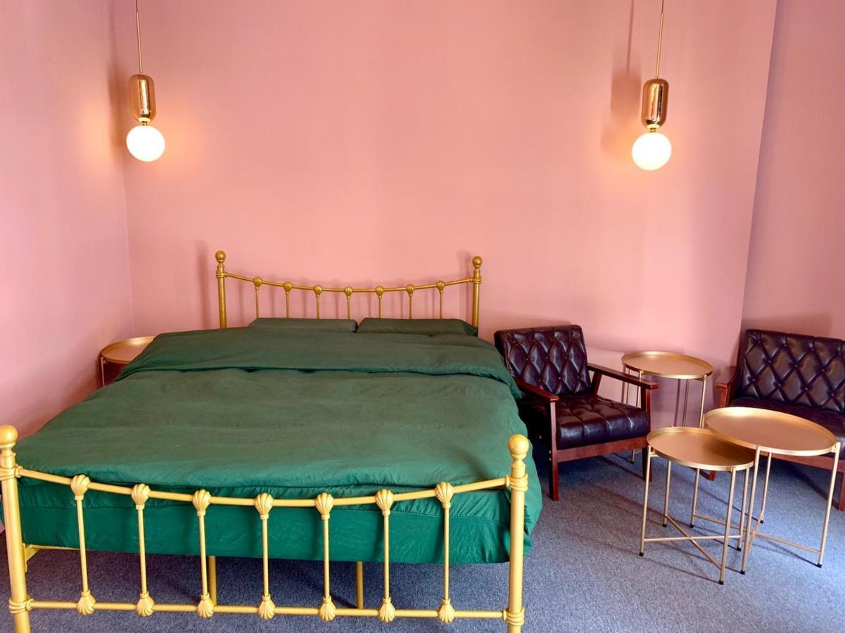 Hinoki Mansion Hostel Tainan Bagian luar foto