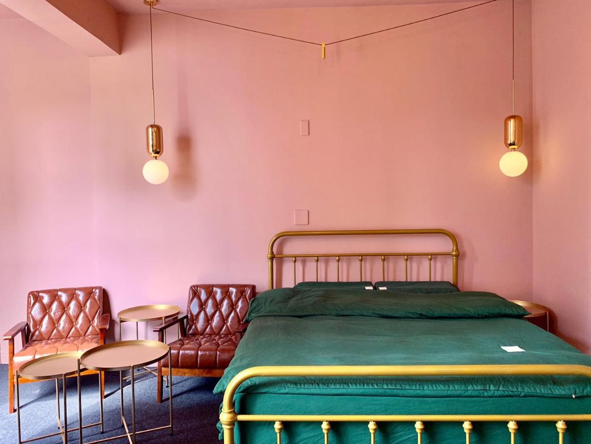 Hinoki Mansion Hostel Tainan Bagian luar foto
